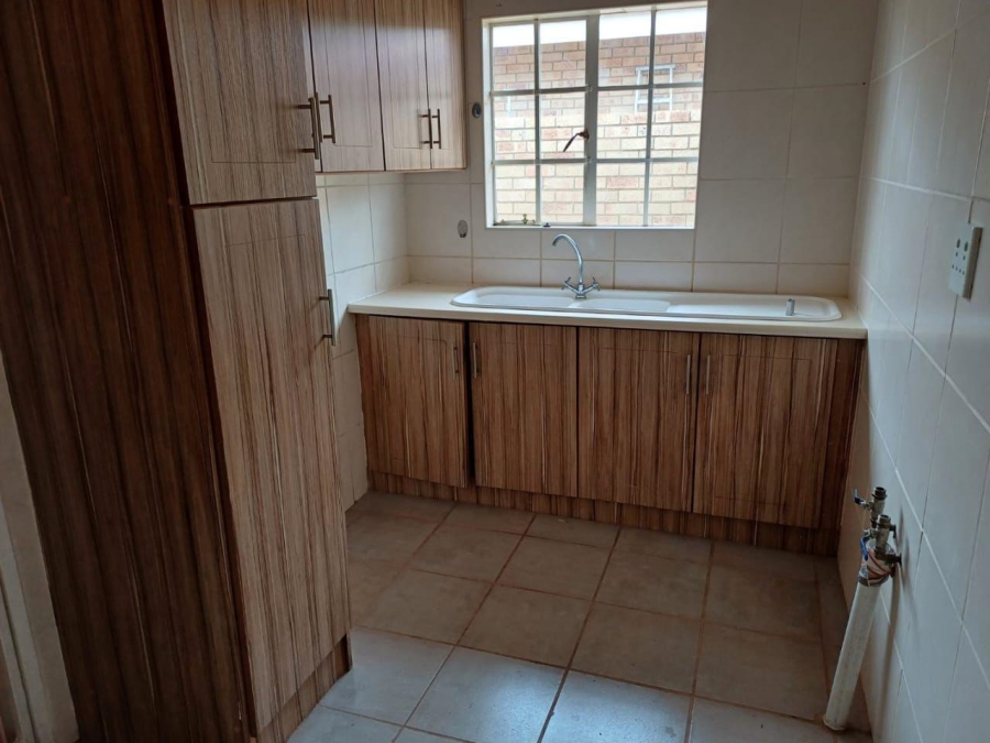 To Let 3 Bedroom Property for Rent in Naudeville Free State